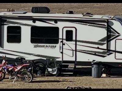 2021 Grand Design Momentum G-Class 21G Toy Hauler – Excellent Condition