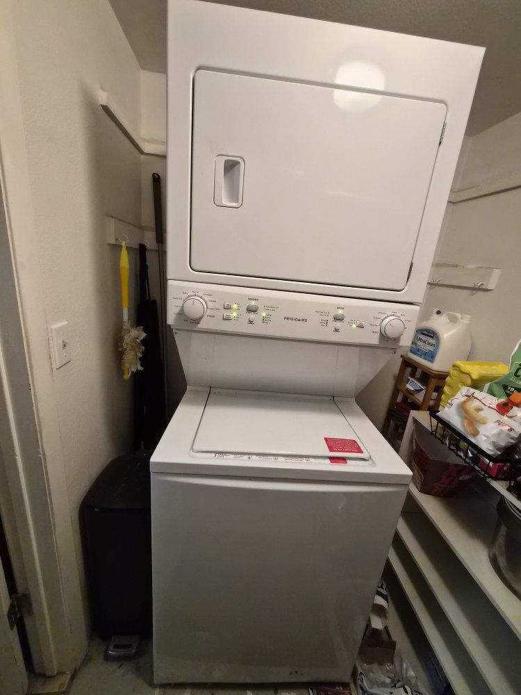 AMAZING STACKABLE WASHER AND DRYER COMBO
