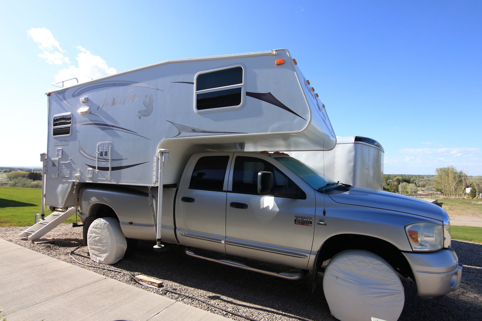 ARCTIC FOX TRUCK BED CAMPER 18'- 1 OWNER, GOOD UPDATES, 4 SEASONS