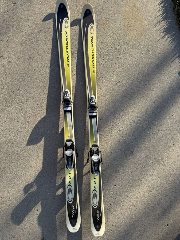 Rossignol r o c 10.6 Short Cut Downhill skis with Axium Bindings 160