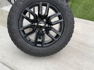 Chevy Silverado 1500 Tahoe Suburban Rims and Tires 275/60R20 Toyo