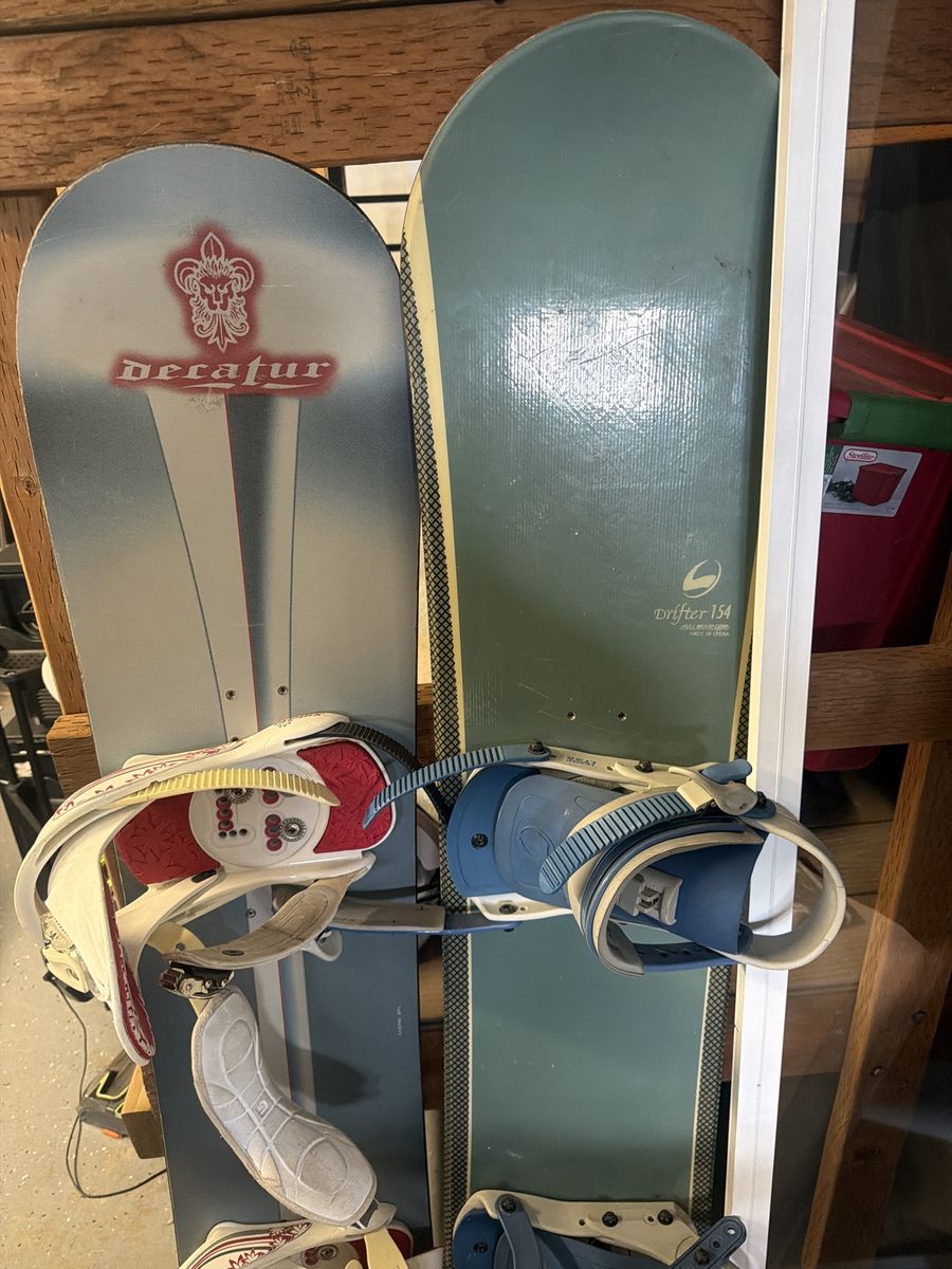 Decafur Drifter 154 Snowboard with Bindings - Used Snowboard