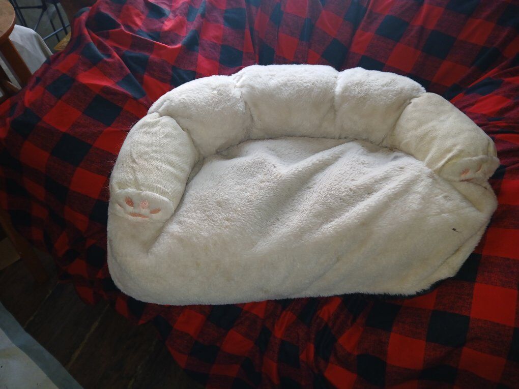 soft very fluffy small animal bed