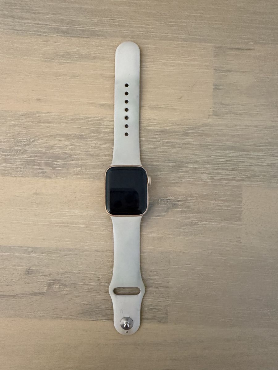 Apple Watch Series 4 GPS 40mm Rose Gold with Pink Sand Sport Band
