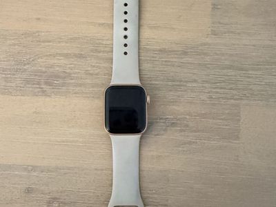Apple Watch Series 4 GPS 40mm Rose Gold with Pink Sand Sport Band