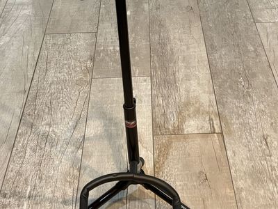 Stagg Tripod Guitar Stand with Folding Legs - Black.