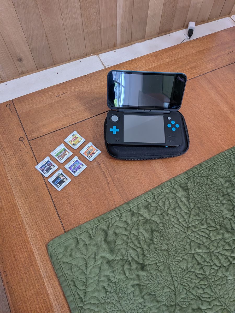 Used 2ds xl and games