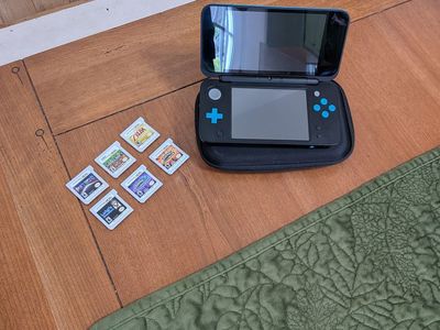 Used 2ds xl and games