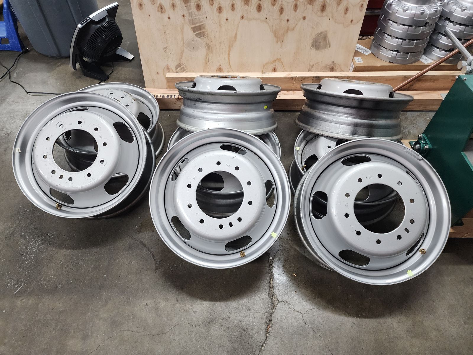 19.5X6 10 lug 225 bolt pattern