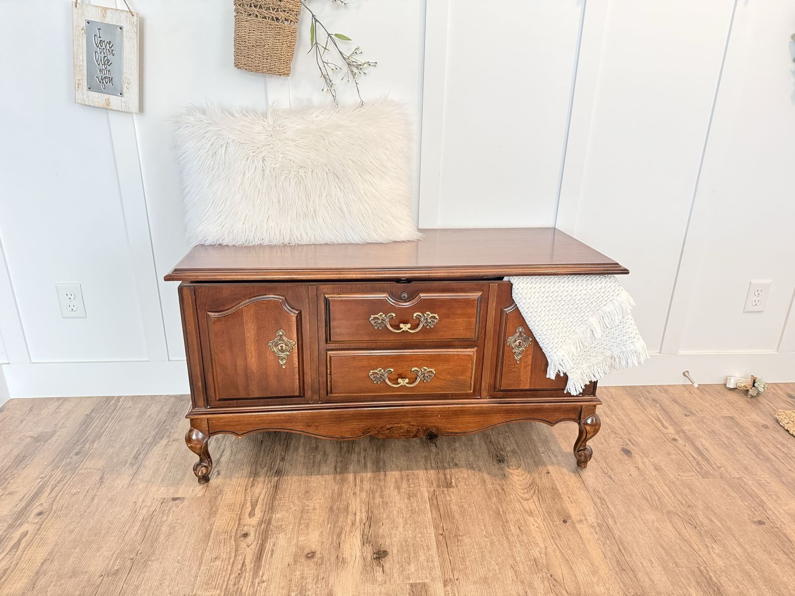Beautiful Vintage Cedar Chest