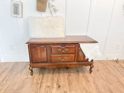 Beautiful Vintage Cedar Chest