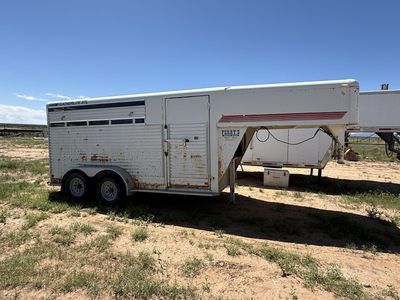 14’ featherlite horse trailer