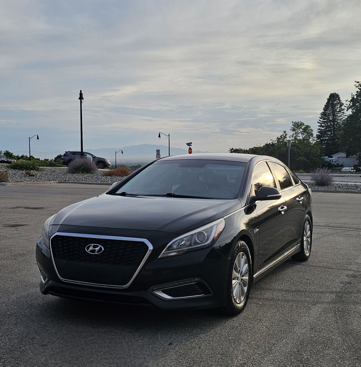 2017 Hyundai SONATA Hybrid SE