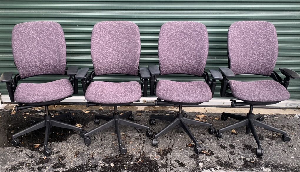 MANY STEELCASE V2 LEAP CHAiRS