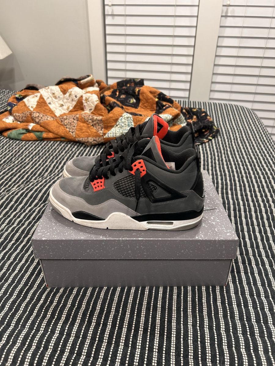 Nike Air Jordan 4 Retro Infrared (2022) – Men’s Size 9
