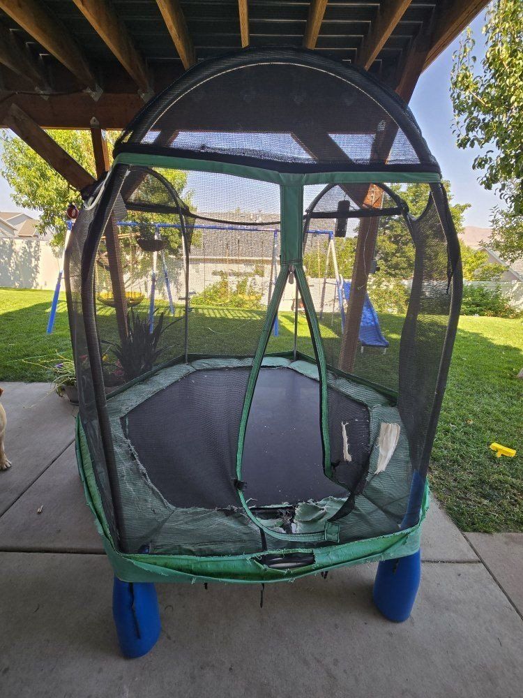 Kid's Mini Trampoline with Enclosure.