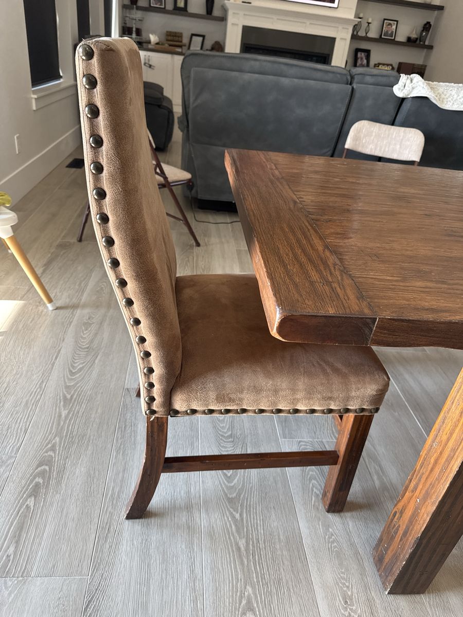Table for sale with 8 chairs and 4 barstools