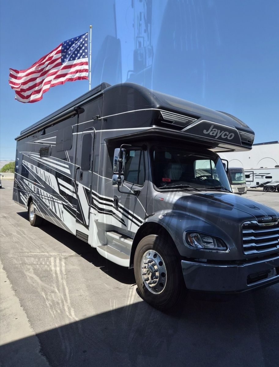 Jayco Seneca 37M used 2x - 100k off  Class C Motorhome - Well-Maintained RV with Modern Amenities