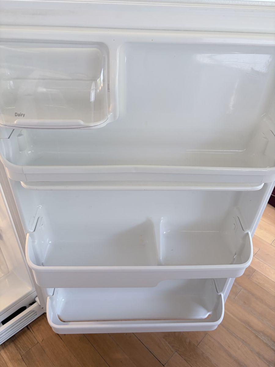 Kenmore Refrigerator – Works Great – Frost Free Freezer