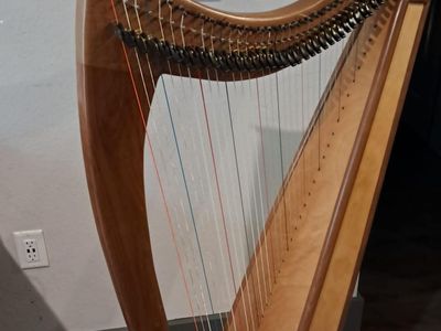 Blevinsong 36 lever harp with flight case