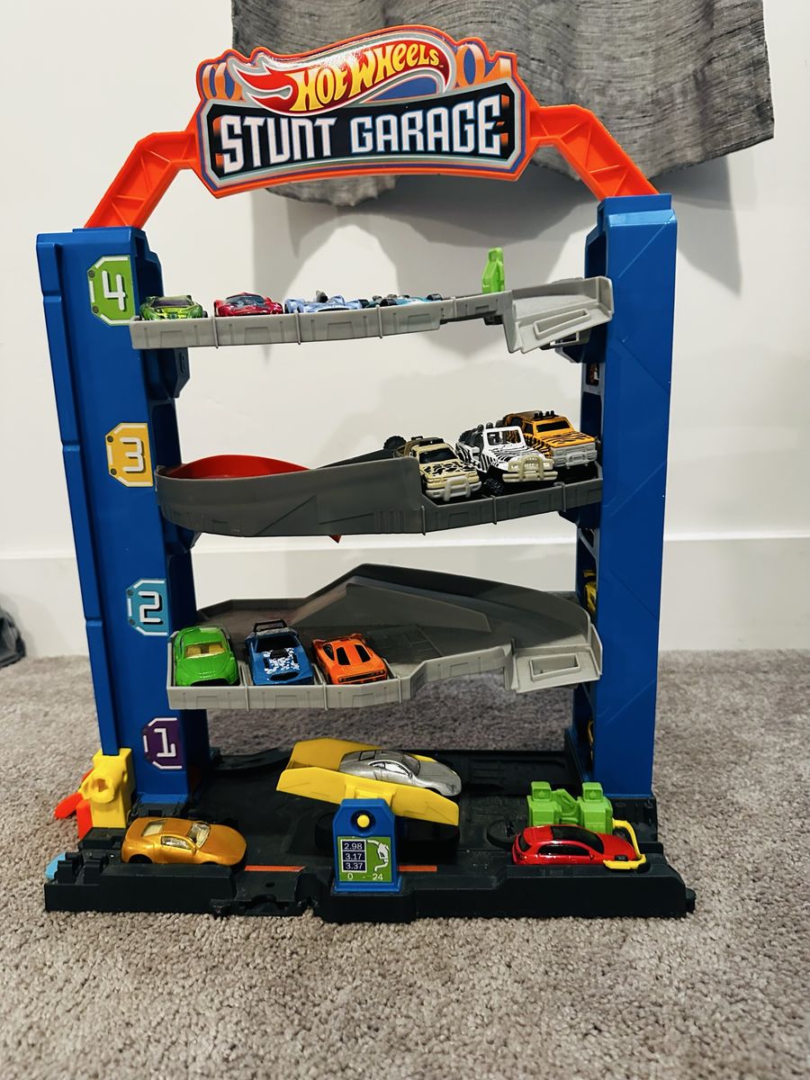 Hot Wheels Garage And Cars