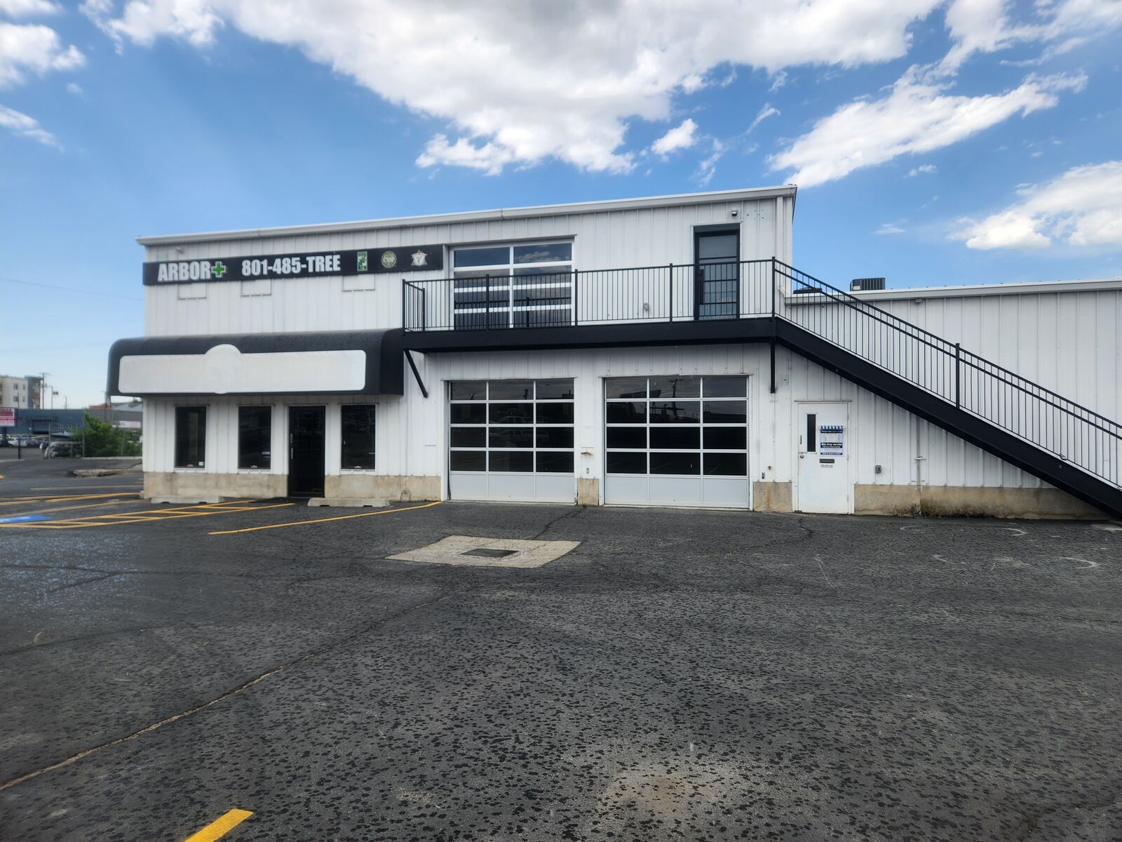 Retail/Industrial Space Available Now!!