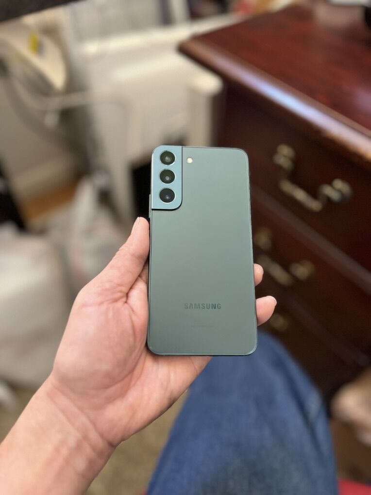 Samsung S22 , Unlocked , so Nice And Still Good