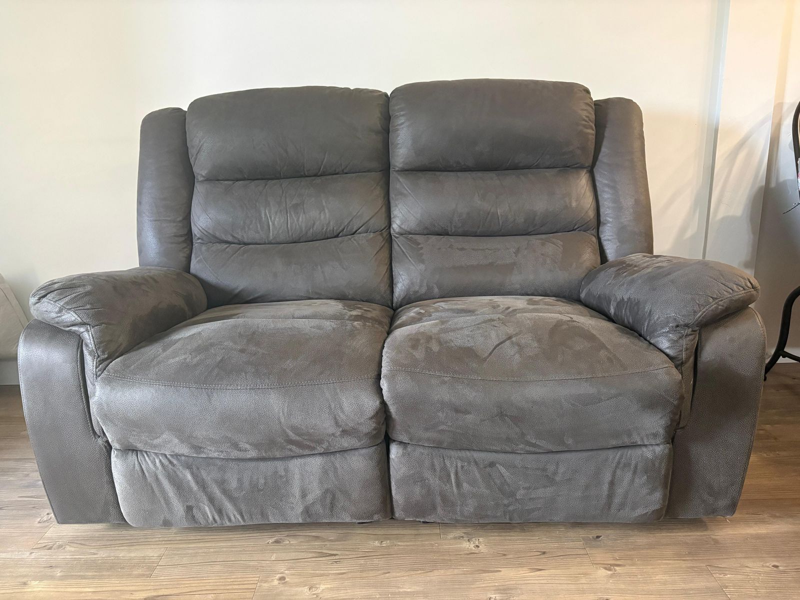 2-Seater Extendable Sofa – Good Condition