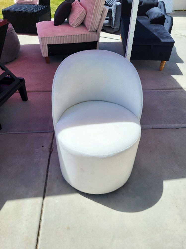 Qty-1 Velvet Swival Chair
White*