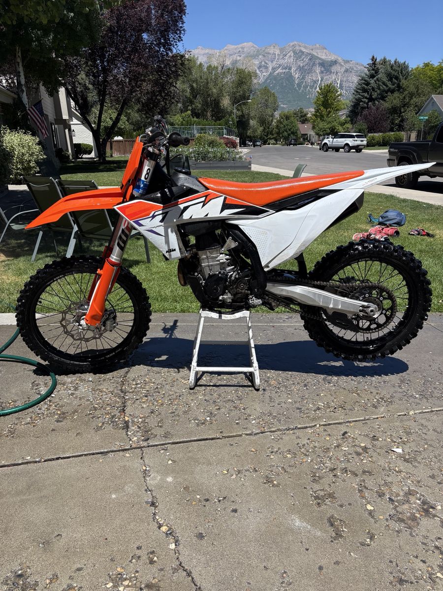 2023 KTM 450 SX-F Dirt Bike - LOW HOURS