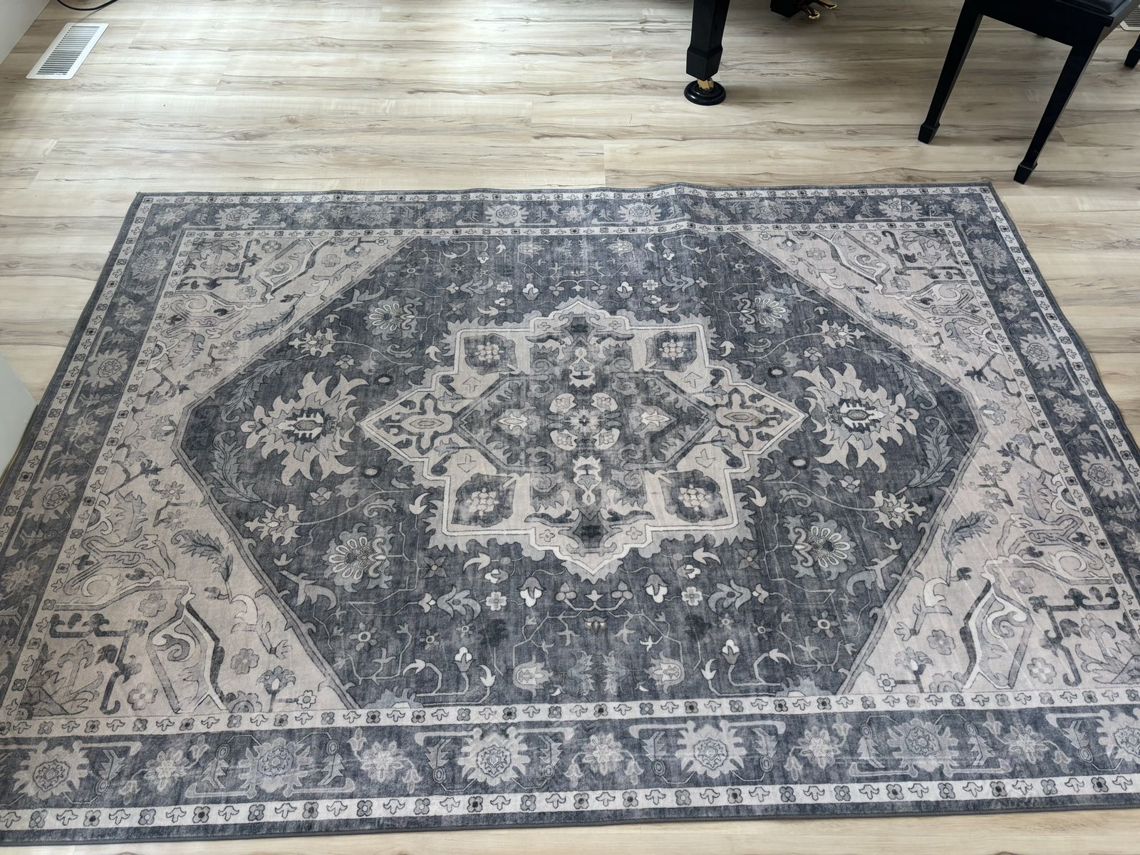 Brautiful Gray, Cream, And Blue 5x7 Rug