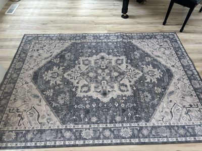 Brautiful Gray, Cream, And Blue 5x7 Rug