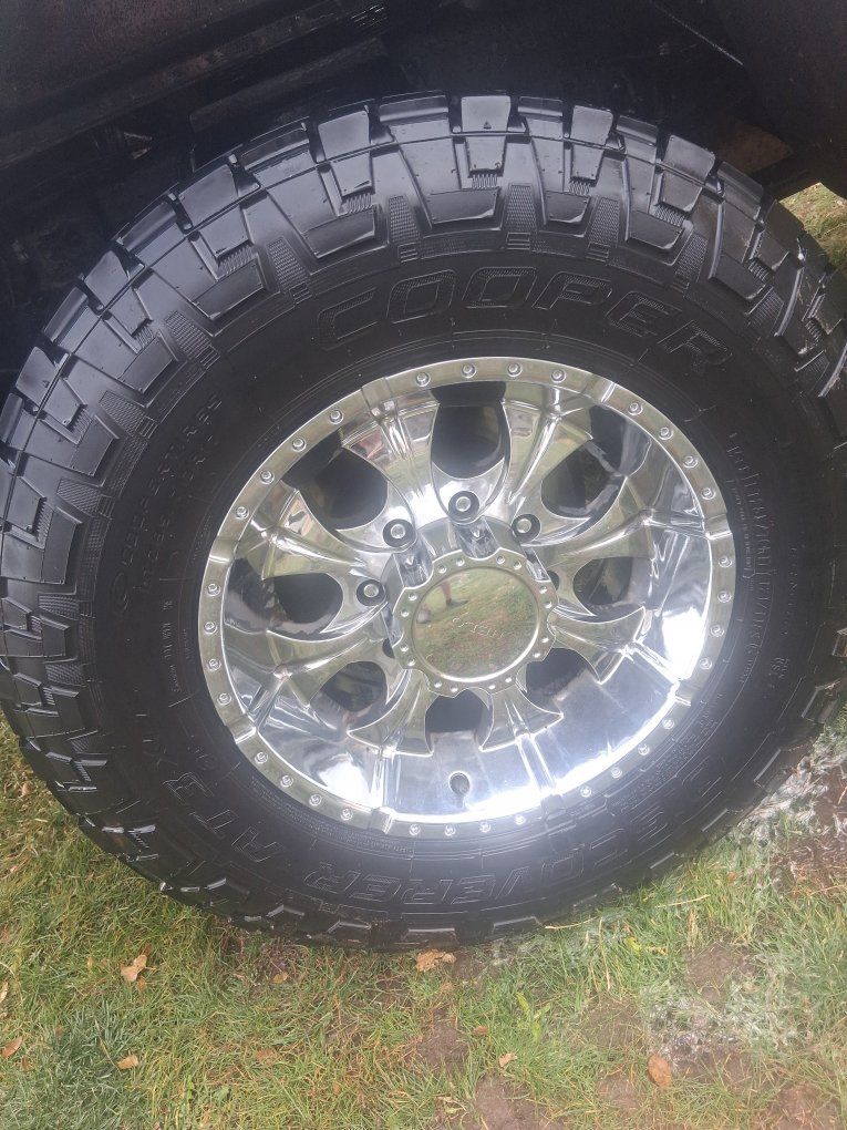 Cooper Discoverer Tires/Helo 17" Rims