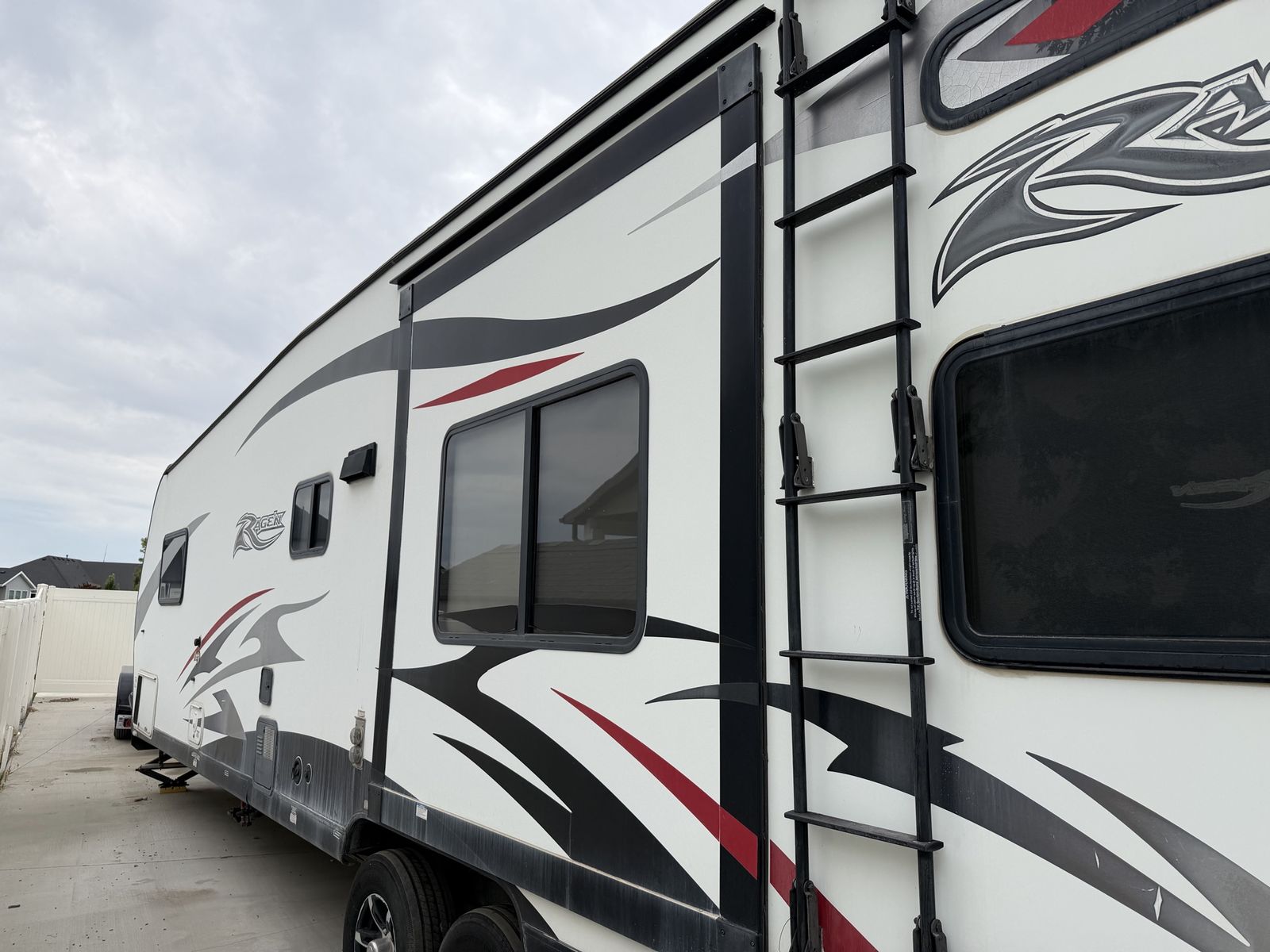 2016 Pacific coachworks Ragen 27 FBX
