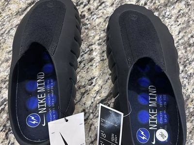 Men’s Nike Mind size 10