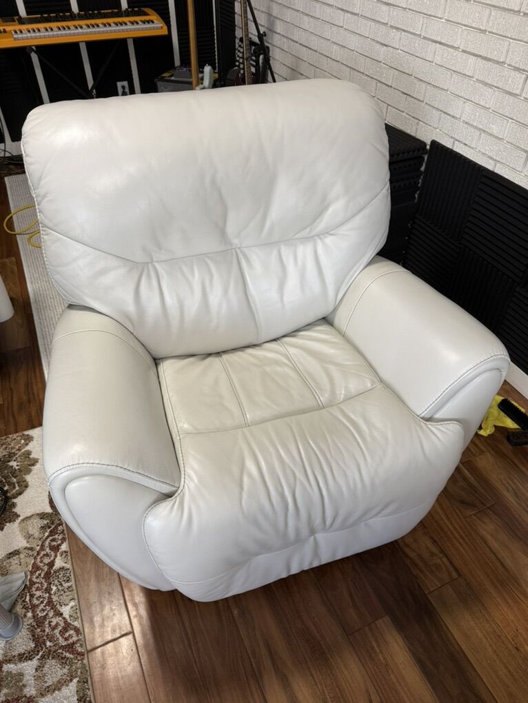 White Leather Electric Recliner (Flex Steel)