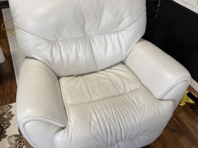 White Leather Electric Recliner (Flex Steel)