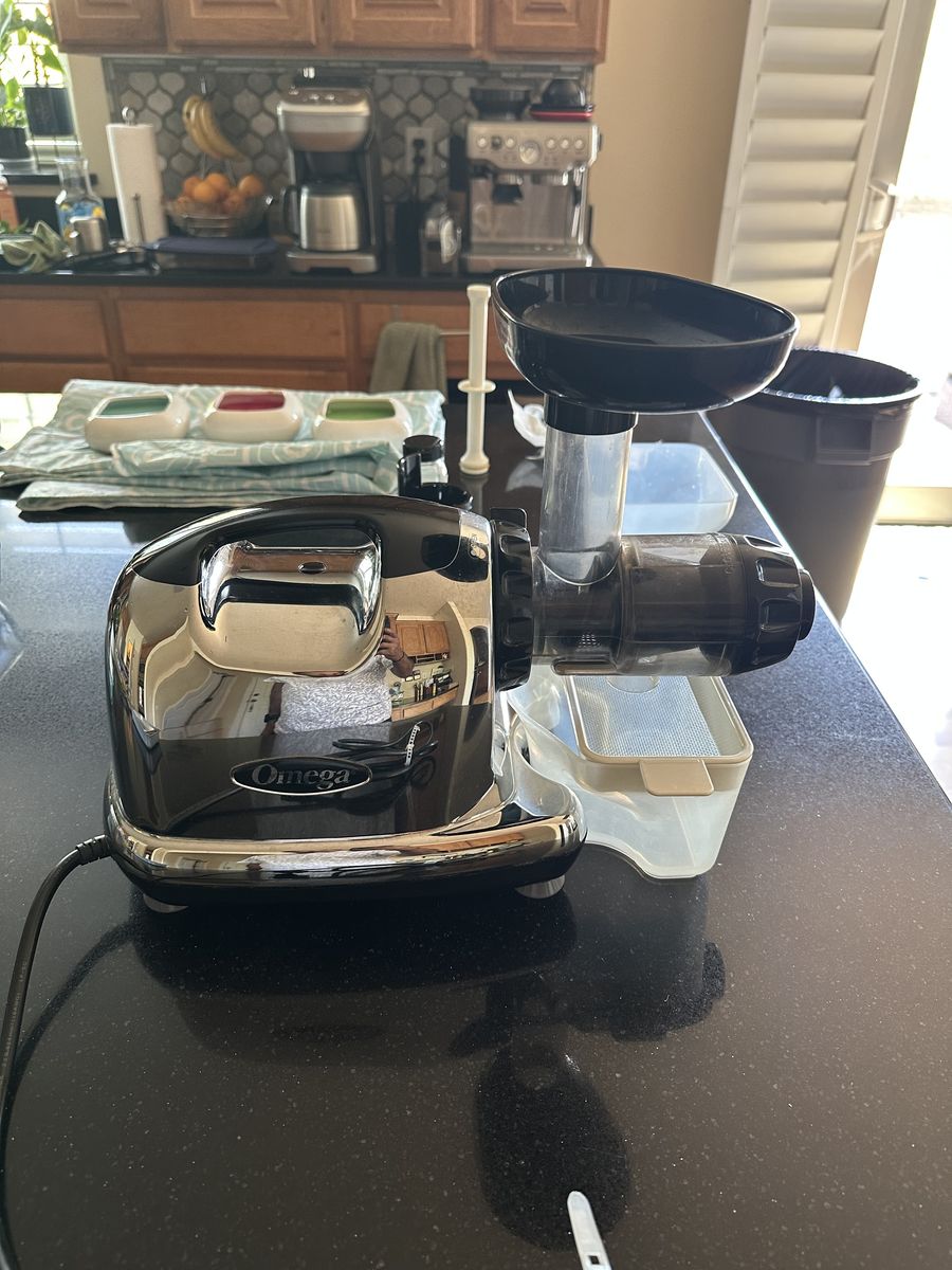 Omega Cold Press Juicer - Chrome 8006