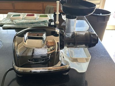 Omega Cold Press Juicer - Chrome 8006