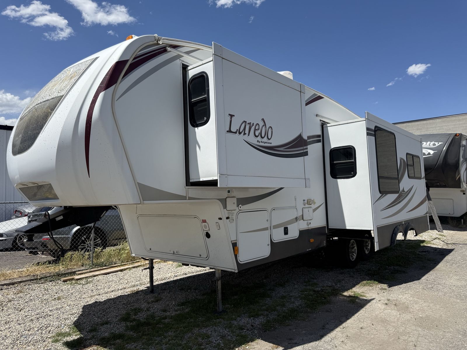 2013 Keystone Laredo /w Solar