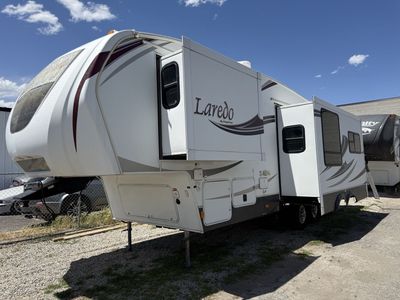 2013 Keystone Laredo /w Solar