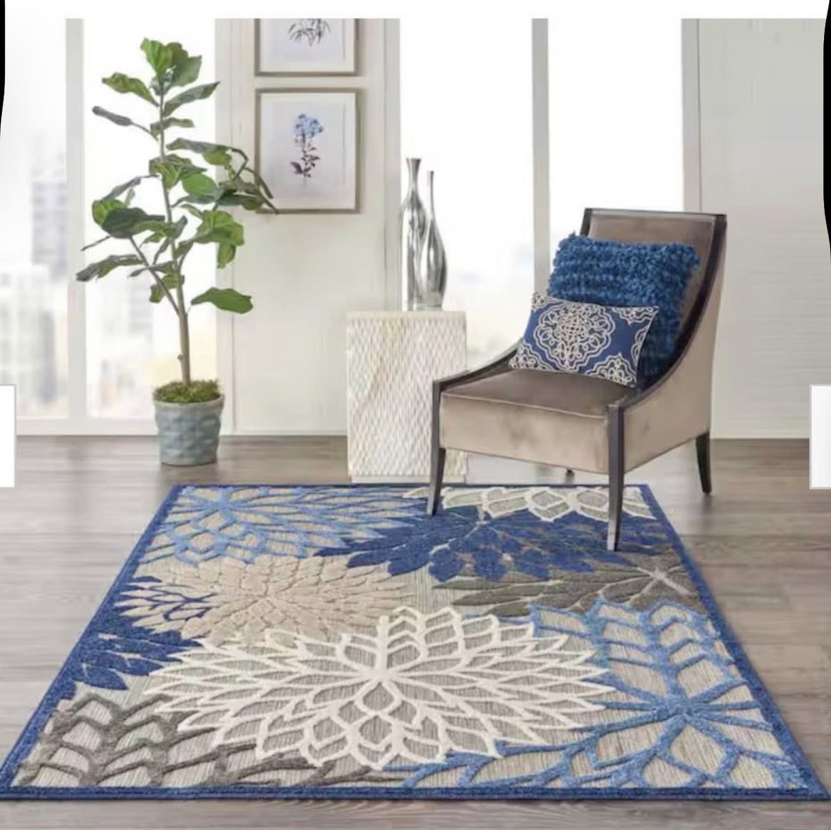 New. Beautiful 6x9 Indoor/Outdoor Area Rug  Hoses