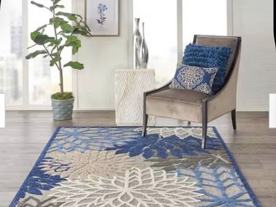 New. Beautiful 6x9 Indoor/Outdoor Area Rug Hoses