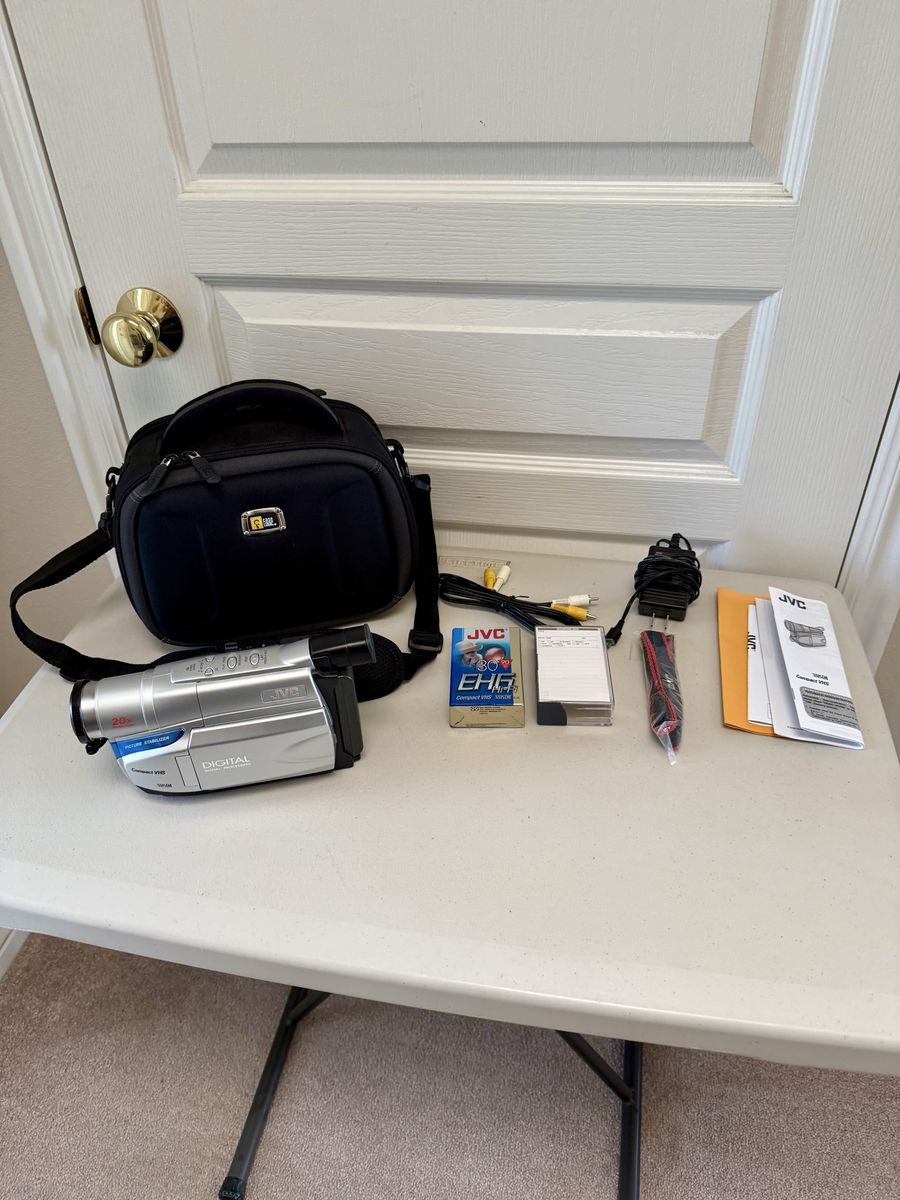 JVC GR-AXM18U VHS-C Camcorder With Accessories And Case