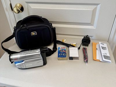 JVC GR-AXM18U VHS-C Camcorder With Accessories And Case