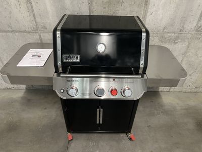 Weber Genesis E-325s Like New