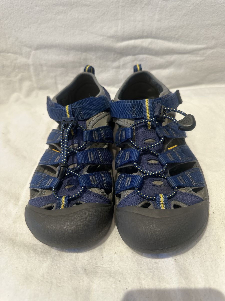 Keen youth size 5 navy washable hiking sandals