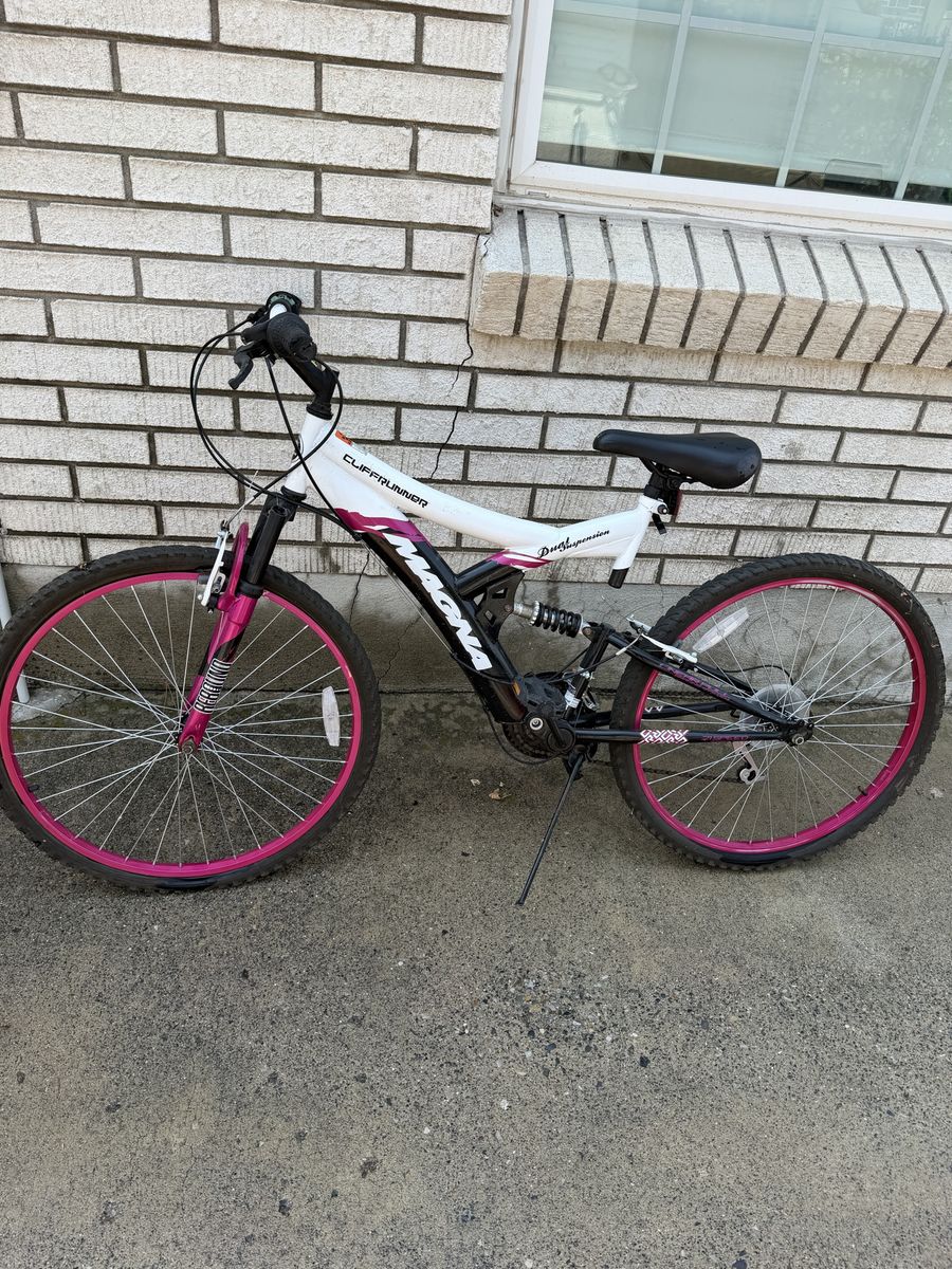 Magna Cliff Runner Dual Suspension Mountain Bike - White/Pink