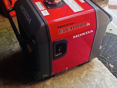 Honda EU3000is Inverter Generator - Quiet, Portable 3000 Watt Power