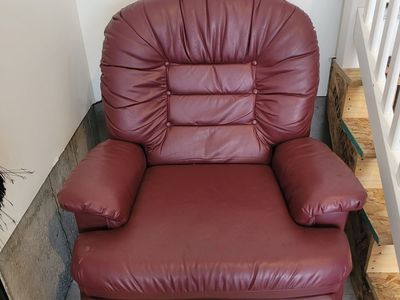 Leather Recliner Chair w/ Footrest – Manual Handle – Burgundy